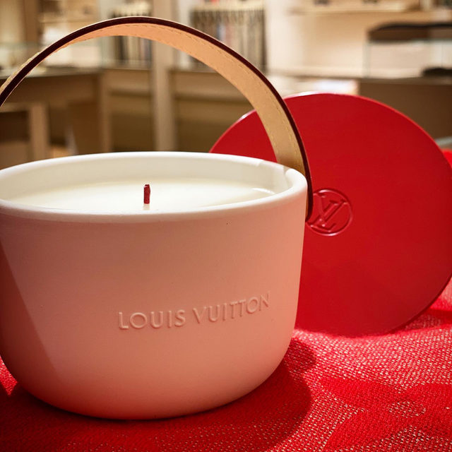 📣以實際行動來支持𝕃𝕆𝕌𝕀𝕊 𝕍𝕌𝕀𝕋𝕋𝕆ℕ ‘ℝ𝔼𝔻🕯️’💪🏾

🔴路易威登限量發行香氛蠟燭🕯️每出售一個香薰蠟燭便直接捐贈60美元給全球基金❤️以協助預防愛滋病毒的母嬰傳播👶🏽👩🏽

歡迎私訊及查詢💋

#LouisVuitton
#LouisVuittonHongKong 
#LouisVuittonHK #LVhongkong #LV #HongKong #🇭🇰 #hk #hkig #lvtravel #lvworld #travel #lvlifestyle #fashion #styling #lvfragrance #lvcandle #support #aids #peonyaccord #raspberry #purely #simply  #fragrance #candle #globalfund #jacquescavallier jcavallier #red red globalfund 

❤️ 𝕃𝕀𝕄𝕀𝕋𝔼𝔻 𝔼𝔻𝕀𝕋𝕀𝕆ℕ ℂ𝔸ℕ𝔻𝕃𝔼 🕯 𝕌𝕊𝔻 $𝟞𝟘 𝔽ℝ𝕆𝕄 𝔼𝕍𝔼ℝ𝕐 ℂ𝔸ℕ𝔻𝕃𝔼 𝕊𝕆𝕃𝔻 𝕎𝕀𝕃𝕃 𝔾𝕆 𝕋𝕆 𝕋ℍ𝔼 𝔾𝕃𝕆𝔹𝔸𝕃 𝔽𝕌ℕ𝔻❤️