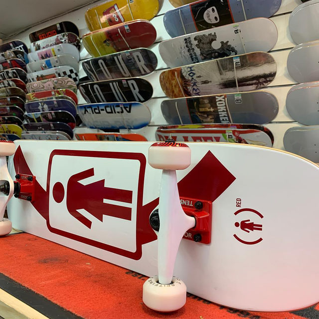 #setupoftheday #merciperenoel  girlskateboards red spitfirewheels