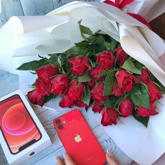 Go red for Valentine's day. Surprise her or him & spread the cost over the next 5 weeks ❤🍎🌷
.
iphone 12 €889 upfront or €177.80 per week
iphone 11 €689 upfront or €137.80 per week
iphone XR €540 upfront or €108 per week
iphone SE €480 upfront or €96 per week
iphone 8 Plus €469 upfront or €93.80 per week
iphone 8 €379 upfront or €75.80 per week